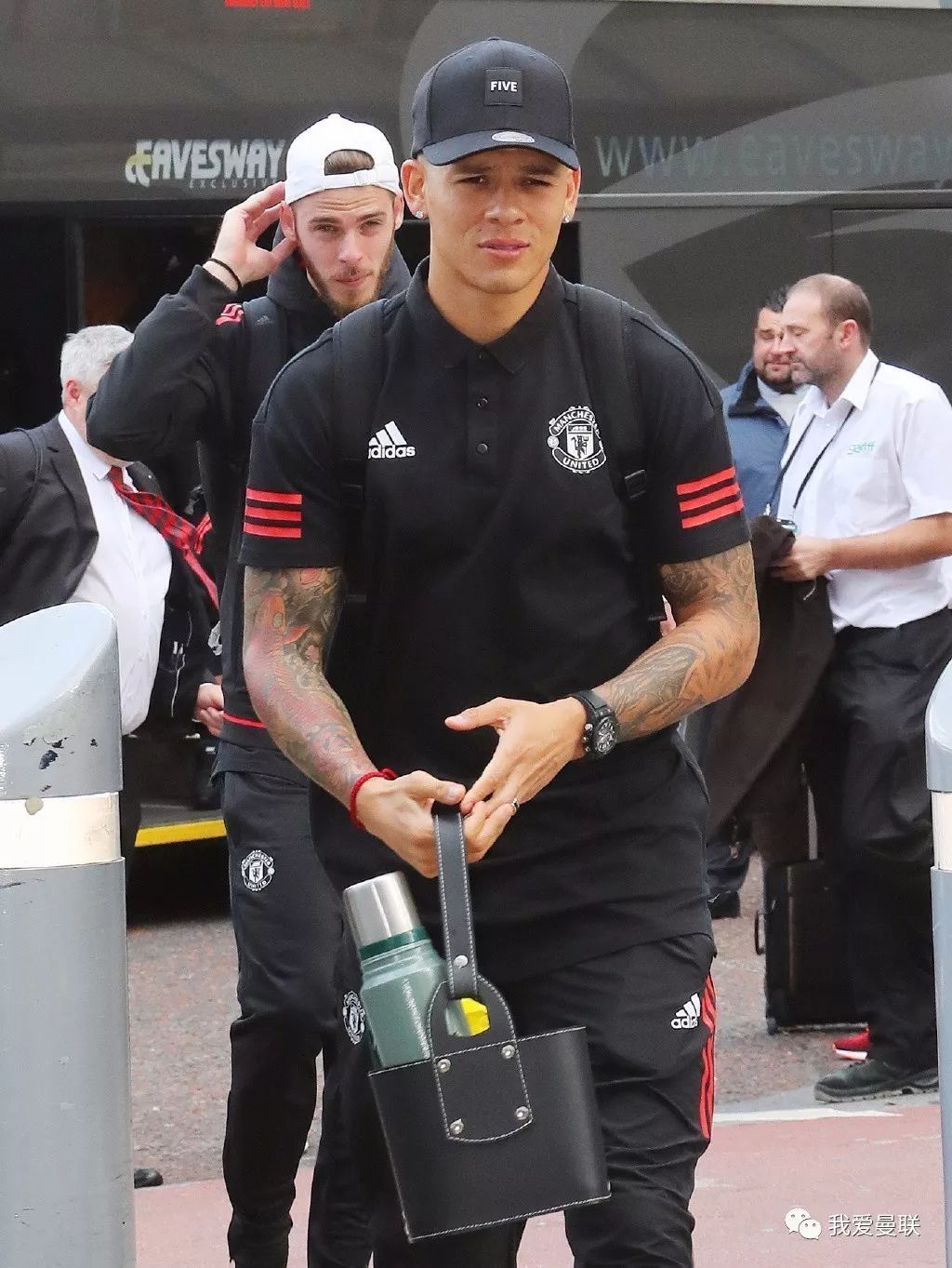 九游体育下载 -赛地聚焦：荷甲关键战热度飙升，本菲卡扳平良机，震撼外界，官宣口径保持一致的简单介绍