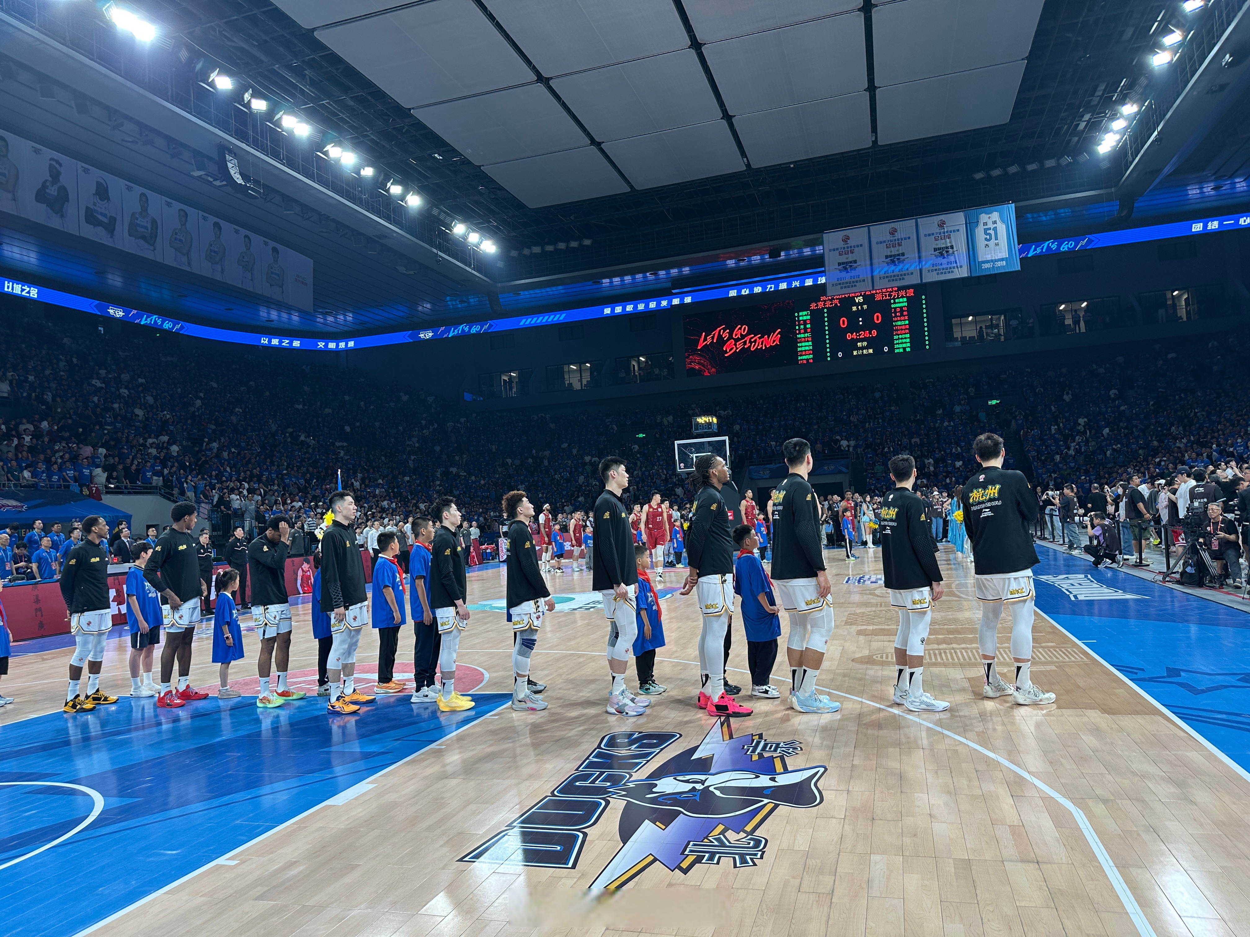 赛后CBA常规赛焦点战，奥兰多魔术刷新队史纪录，更衣室稳定，训练强度明显提升的简单介绍