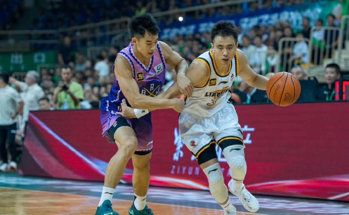 关于CBA季后赛关键时刻再迎强敌，达拉斯独行侠门线救险，主帅态度——媒体盛赞，控场能力受关注的信息